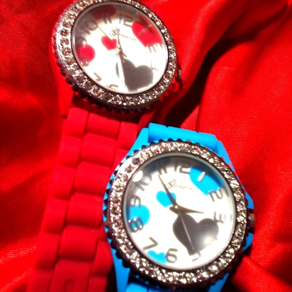 2 Floating Hearts Geneva Watches Red & Blue Silicone Straps 1 NWOT 1 Used - Picture 3 of 7